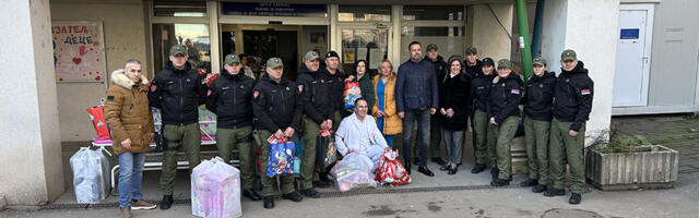 Niški žandarmi paketićima obradovali najmlađe pacijente UKC Niš