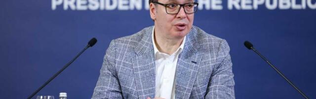 VUČIĆ ISPUNIO OBEĆANJE - SVIM ZAPOSLENIMA APOTEKE BEOGRAD OVERENE ZDRAVSTVENE KNJIŽICE: Ovako je predsednik pričao 27. decembra, pa rešio problem (VIDEO)