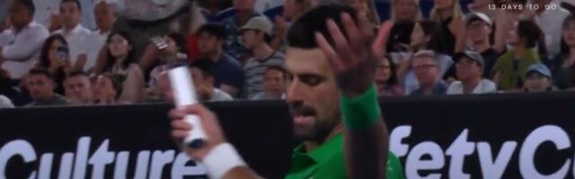 "Ćuti više, idi u pi*ku materinu!" Novak besneo usred važnog poena, a onda je usledila najbolja moguća reakcija! /VIDEO/