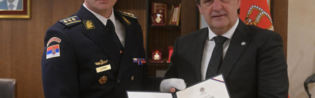 Гашић уручио указе о унапређењима и постављењима на нове дужности у Војсци Србије