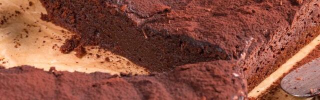 Imate jaja i čokoladu? Napravite sočan kolač bez brašna od samo tri sastojka