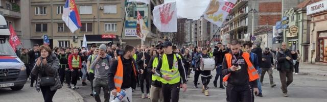 Studenti iz Kragujevca krenuli na vidovdanski marš do Kraljeva