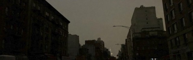 (VIDEO) MRKLI MRAK ZAVLADAO MENHETNOM! "Isaja" nemilosrdna, DESETINE HILJADA STANOVNIKA BEZ STRUJE!