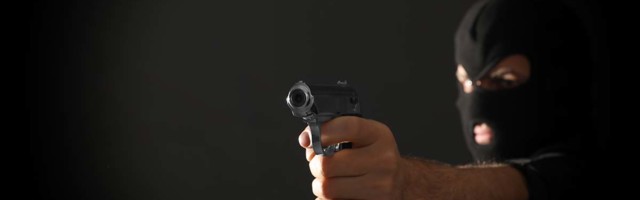 Sudbina ubice: lisice ili metak?