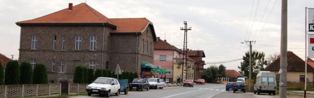 Meštani Bresnice i Bečnja najavlju blokadu magistrale, traže ostavku direktora škole
