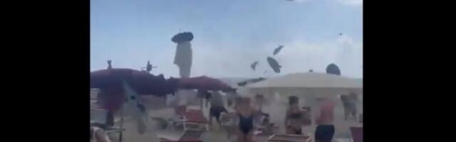 Jeziv snimak sa plaže: Tornado nosi sve pred sobom, turisti beže (VIDEO)