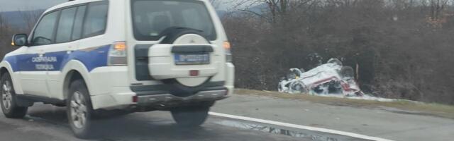 SUDARILA SE DVA VOZILA, OBA ZAVRŠILA VAN KOLOVOZA! Jeziva nesreća u Kragujevcu, SUMNJA SE DA IMA MRTVIH