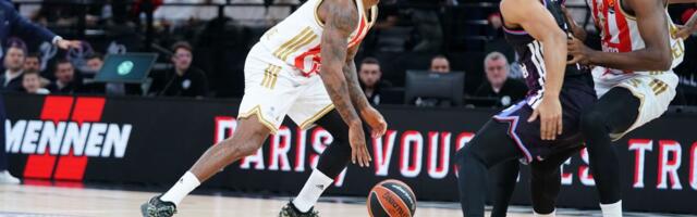 PARIZ – ZVEZDA Crveno-beli primili 51 poen za poluvreme, ali su u igri! Moneke i Batler dominiraju, Nvora mora bolje /VIDEO/