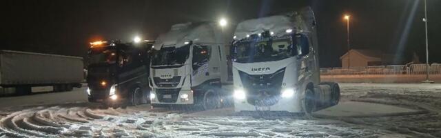 Mećava ih nije sprečila da stignu i podele radost: Vozači kamiona priredili spektakularnu akciju