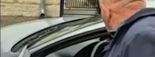 BLOKADERI ŽELE DA STRELJAJU NAROD PO SRBIJI! Stravična scena u Guči: Ne daju čoveku da uđe u automobil, u jednom trenutku usledila je GNUSNA IZJAVA (VIDEO)