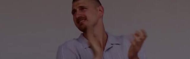 Jokić juče tugovao zbog Arsenala, danas slavi pobede u Somboru: NBA zvezda na konjičkim trkama (VIDEO)
