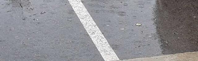 Hitno upozorenje RHMZ: U naredna dva sata pljuskovi, grmljavina i moguć grad u Jablaničkom okrugu
