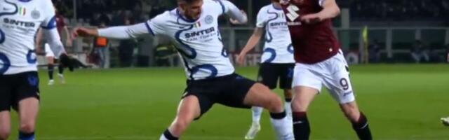 U Torinu besni, sudije Gvida i Masa častili Inter: Neshvatljivo da nisu svirali penal (VIDEO)