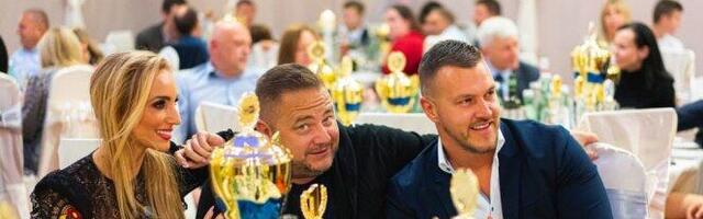 SRBIN I ZVANIČNO GT PRVAK - Šainović primio šampionski pehar na svečanoj ceremoniji u Slovačkoj (VIDEO)