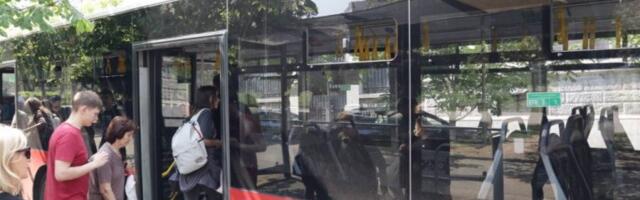 "OTKOPČANOG ŠLICA ME JURIO PO AUTOBUSU": Jezivo svedočenje devojke sa linije 23! Manijak pokušao da je napastvuje u dupke punom busu