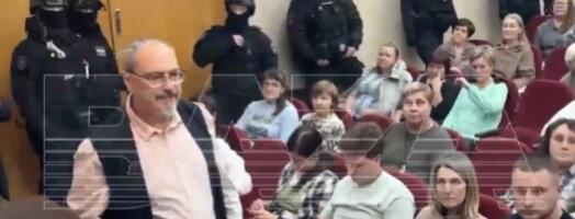 VERSKI FANATICI SE MOLILI ZA ZDRAVLJE ZELENSKOG USRED SANKT PETERBURGA: Pogledajte dramatičan snimak hapšenja 70 ljudi! (VIDEO)