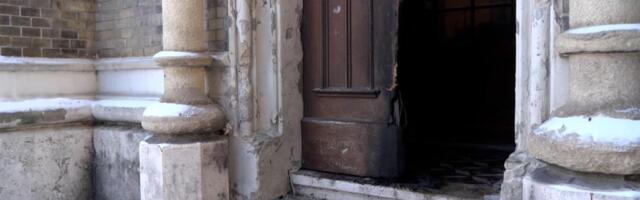 ŽENA UHAPŠENA ZBOG IZAZIVANJA POŽARA NA KATEDRALI U NOVOM SADU: Policija efikasnim operativnim radom pronašla osumnjičenu (52), kod nje nađen benzin!