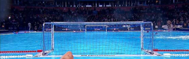 Kakva sreća! Glušac nakon utakmice legao pored bazena i prekrstio se!