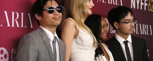 Još jedan sin Breda Pita i Anđeline Džoli se odrekao očevog prezimena: Novi udarac za slavnog glumca, sva deca ga precrtala