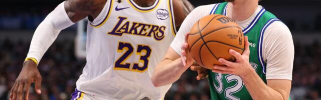 Kuper stao uz rame Ajversonu, protiv Lejkersa pao najgori niz u poslednje 32 godine /VIDEO/