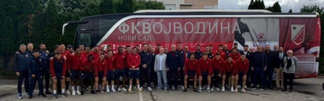 Zbiljić i članovi UO ispratili fudbalere Vojvodine na finale Kupa Srbije