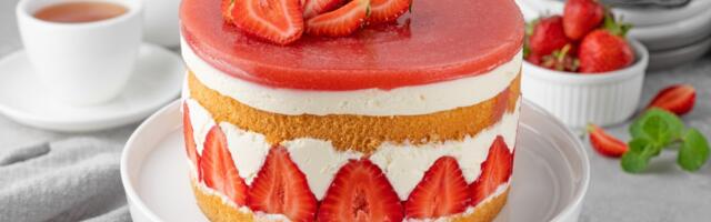 Instagram hit: torta sa jagodama koja izgleda kao umetničko delo