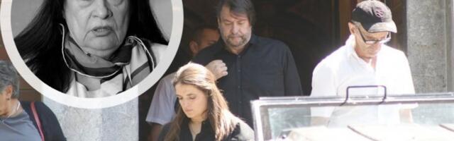 POTRESNA SCENA NA SAHRANI OLIVERE KATARINE: Jecaji njenog sina ODZVANJAJU grobljem, ovaj prizor KIDA DUŠU!