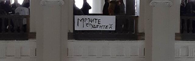 Studenti blokirali Arhitektonski fakultet: 300K za šta?!