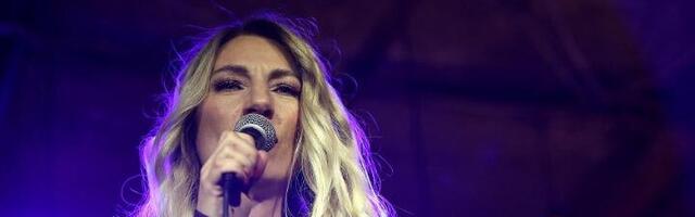 Ana Stanić se skinula i zadala domaći zadatak mlađim koleginicima - izgleda kao avion (FOTO)