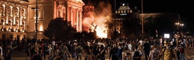 MASKE NOSITE, MASKE NE NOSITE Vučić se plaši protesta!