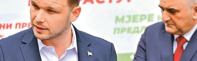 Дуел Станивуковића и Минића испред Владе РС