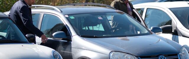 Ekstremi kod polovnjaka u Srbiji: Od 21 vlasnika do vraćanja kilometraže od 281.000 km