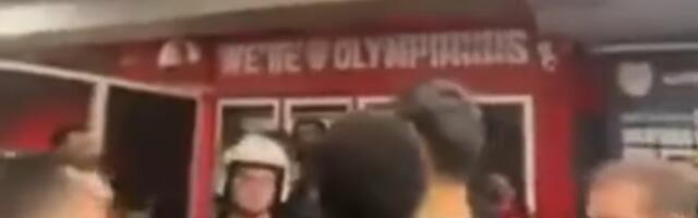Novi snimci haosa u Pireju: Specijalne snage zaustavile poteru igrača Panatinaikosa za Tajrikom Džonsom! /VIDEO/