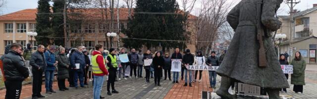 Novi protest u Gadžinom Hanu – pumpan balon sa natpisom „Vučić“ dok nije pukao