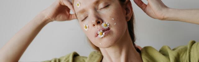 Od neželjenih dlačica na licu pati svaka treća žena, a znate li šta ih uzrokuje?