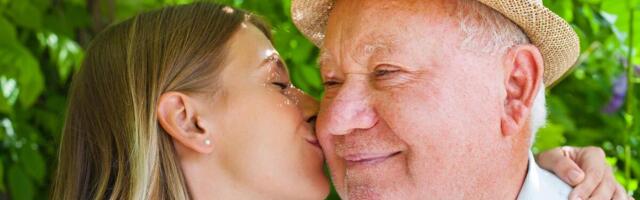 JURE BOGATE DEDICE I TATICE, ALI ĆUTE O RADNJAMA IZ KREVETA! Sve više devojaka prodaje INTIMU i tvrde da je LEGALNO