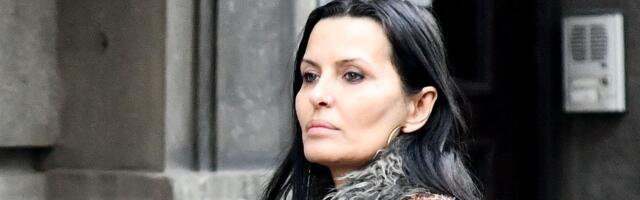 Elena Karić svima pokazala kako izgleda NJEN RITUAL USRED ŠUME: Logorska vatra, upaljen snop žalfije, pripremila se za "VELIKO ČIŠĆENJE" (FOTO)