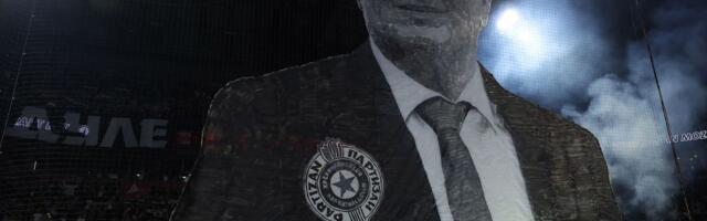 Duško Vujošević je ovo zaslužio! Cela Arena gledala u spektakularnu koreografiju /FOTO/