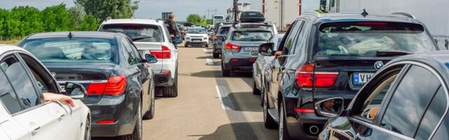 Kilometarske kolone na ulazu u Srbiju: Putnici zarobljeni satima, evo gde je kolaps (FOTO)