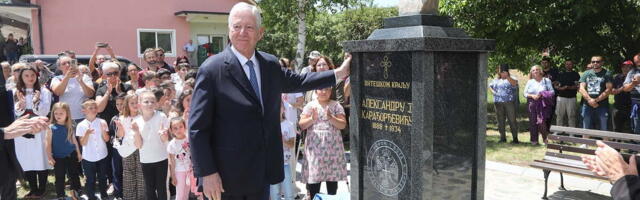 Prestolonaslednik otkrio obnovljeni spomenik kralju Aleksandru Prvom u Tabanovcu: "U sećanju naroda Srbije, on živi zauvek" (foto)