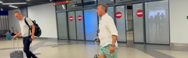 Žika sleteo u šortsu na aerodrom! Projurio kroz hol sa koferom, svi misle da stiže sa egzotične destinacije
