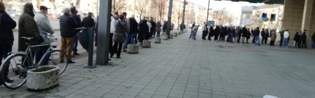 "Zašto vakcinisanje stranaca nije blizu granica?"