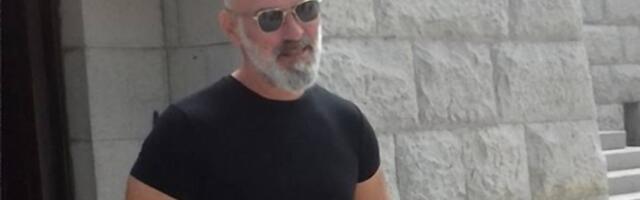 Predragu, čuvaru srpskog vojničkog groblja Zejtinlik u Solunu, preti otkaz jer je navodno maltretirao dedu Đorđa kojeg je zamenio