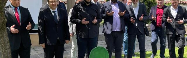 Ivica Dačić na mezaru rahmetli Muftije
