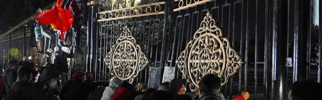 Kirgistan: Demonstranti upali u predsedništvo, poništeni izbori