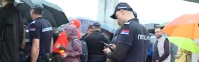 Žandarmerija sprečila blokadu Bulevara vojvode Mišića, troje građana uhapšeno! (VIDEO)