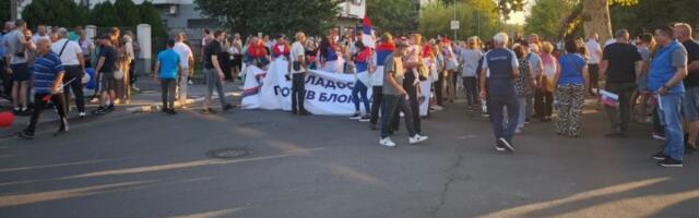 "Prisustvo skupovima SNS koje je iznuđeno pretnjama je dokaz duboke slabosti sistema"