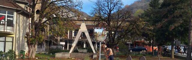 NA PUTEVIMA U MALOM ZVORNIKU: Sferna ogledala za bezbedniju vožnju (FOTO)