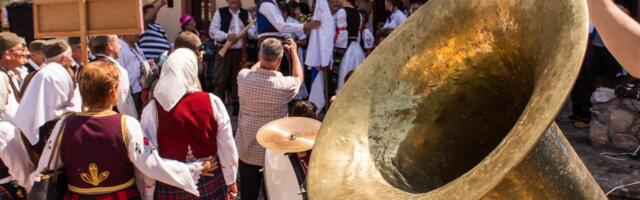 Leskovac bruji o skandalu na svadbi: Pijani gost naručio pesmu O BIVŠOJ, mlada u suzama pobegla iz sale
