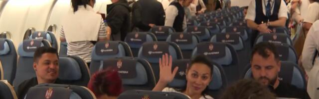 SRBI ĆE KONAČNO BITI NA BEZBEDNOM! Avion Er Srbije poleteo iz Dubaija: Među putnicima i 10 beba! (FOTO)